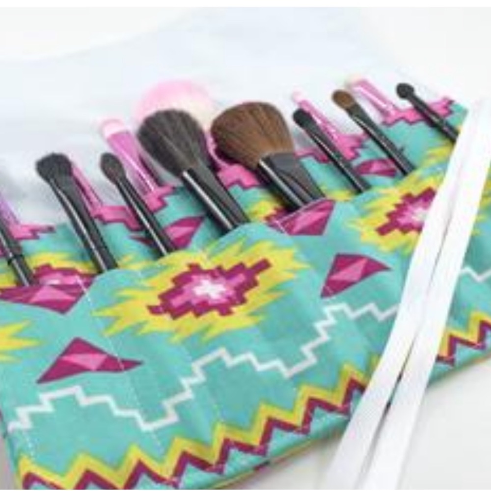 BRAND NEW Makeup Brush Roll